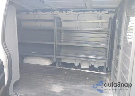 2018 Chevrolet Express 2500 Work Van z USA, uszkodzony, nr VIN 1GCWGAFP1J1189186